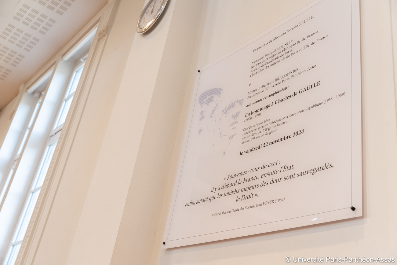 photo de la plaque commémorative vue de près