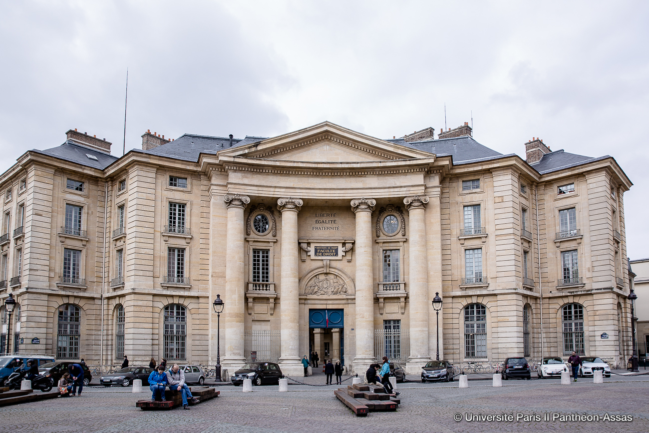 photo de la facade du centre panthéon de l'université