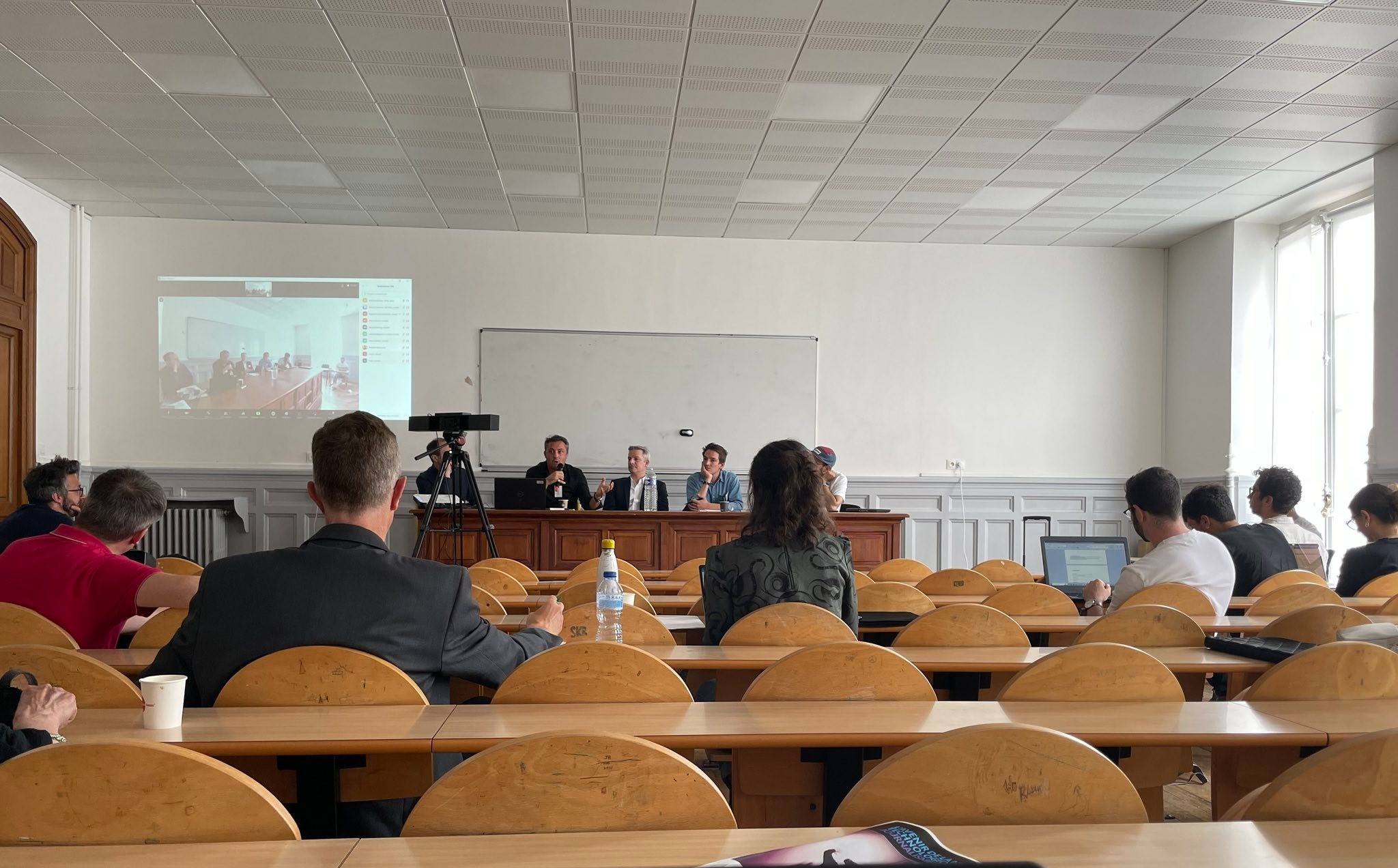 Photo des intervenants lors de la journée d'étude L’avenir de la médiation technologique dans le journalisme et les médias