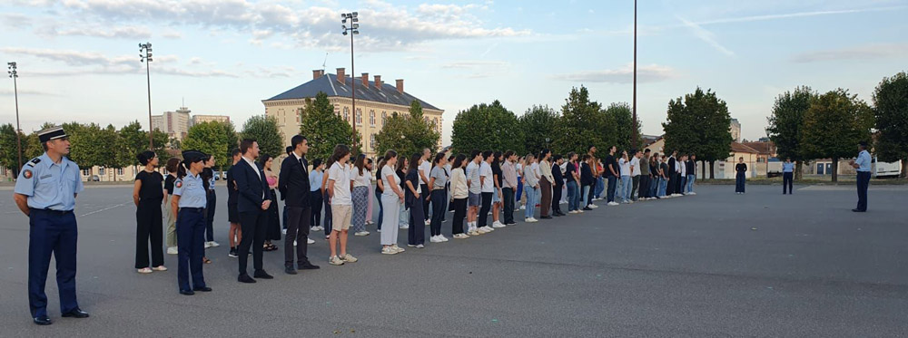 Photo de groupe du séminaire d'intégration des étudiants de 2e année (septembre 2023) du Collège de droit Photo de groupe du séminaire d'intégration des étudiants de 2e année (septembre 2023) du Collège de droit