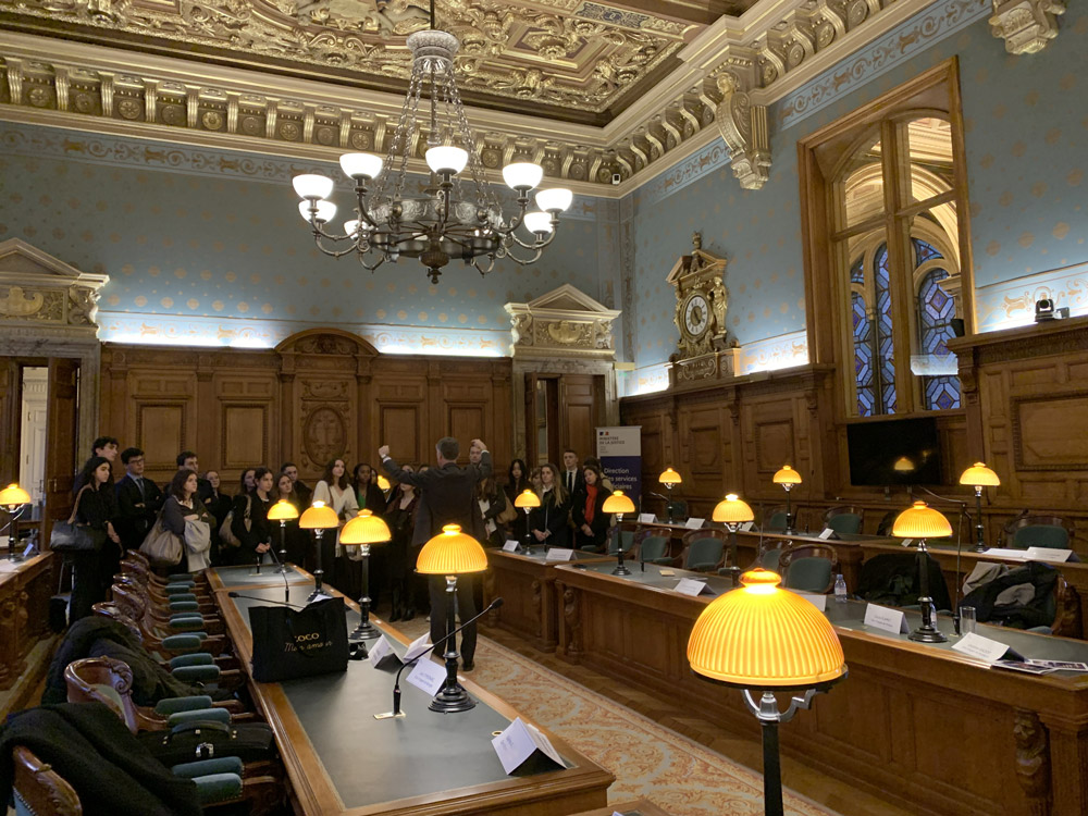 Photo des étudiants du Collège de droit 2023-2024 lors de la visite de l'ordre des avocats aux conseils Photo des étudiants du Collège de droit 2023-2024 lors de la visite de l'ordre des avocats aux conseils