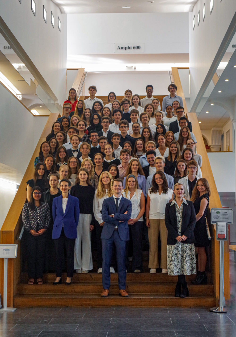 Photo des étudiants de première année de la promotion 2024-2025 du Collège de droit Photo des étudiants de première année de la promotion 2024-2025 du Collège de droit