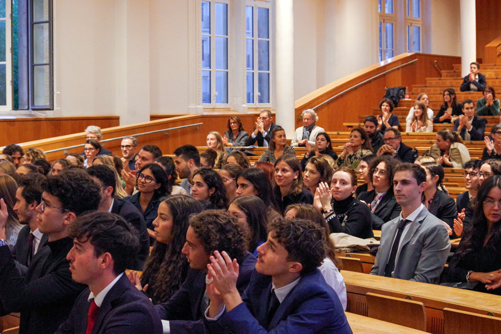 Photo de la remise de diplômes de la promotion 2024 de l'École de droit Photo de la remise de diplômes de la promotion 2024 de l'École de droit