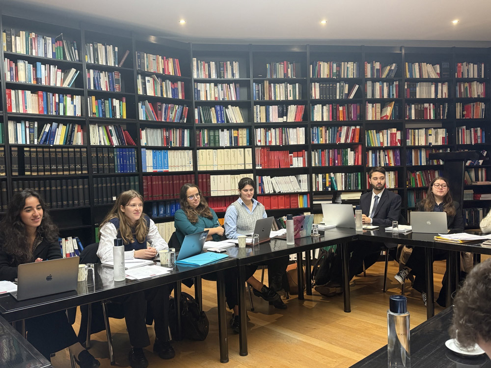 Photo de groupe lors de la Remise du coup de cœur du Prix Vogel de droit économique 2024 Photo de groupe lors de la Remise du coup de cœur du Prix Vogel de droit économique 2024