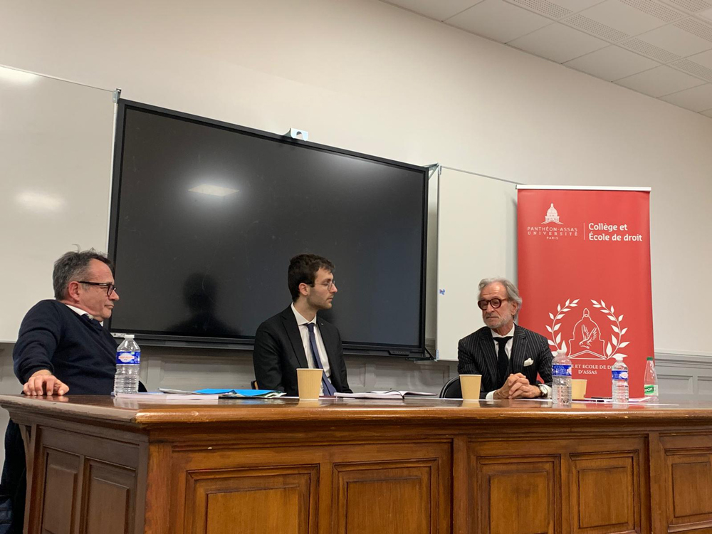 Photo de la conférence du Collège de droit sur le thème Photo de la conférence du Collège de droit sur le thème