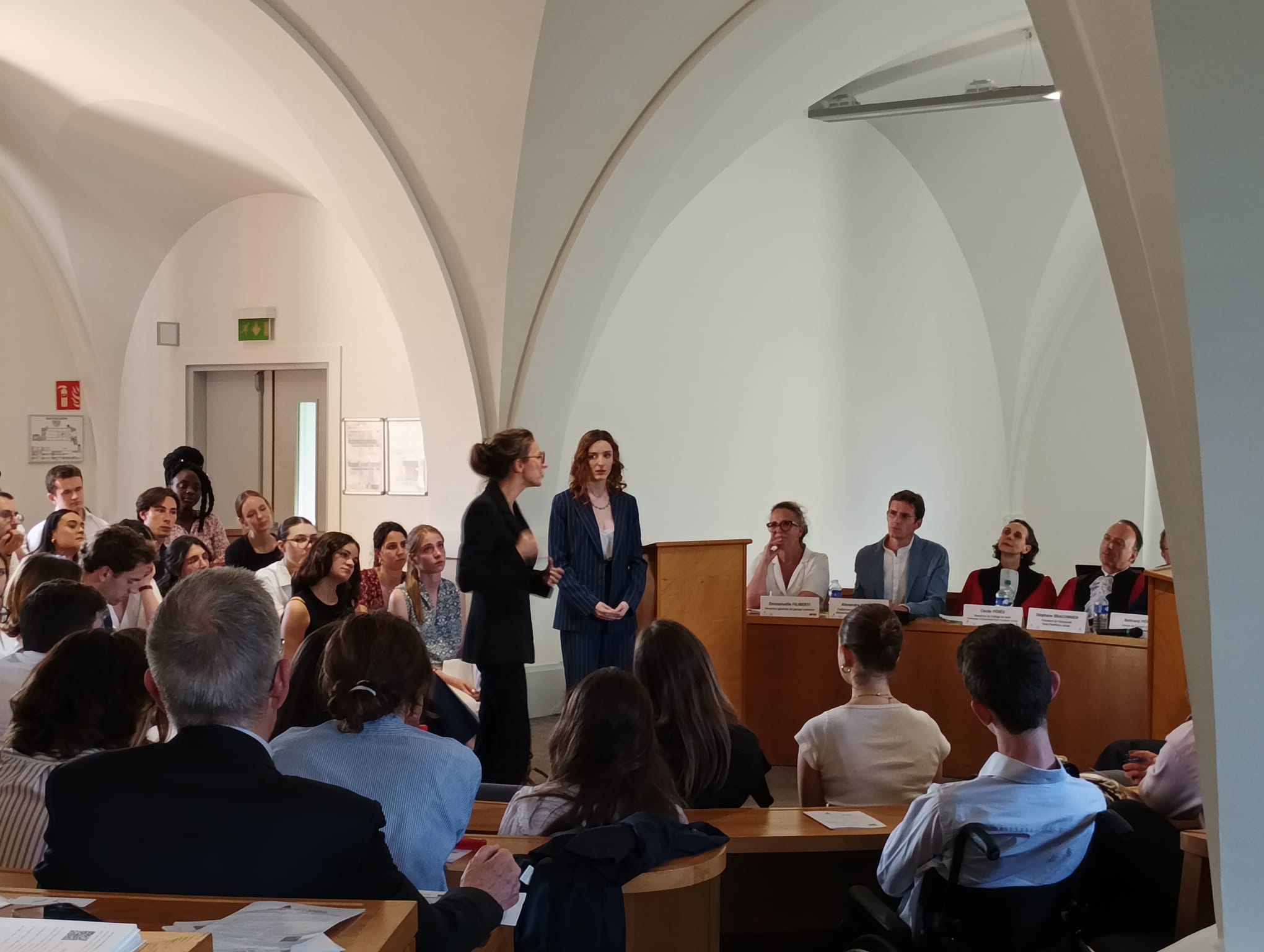 Photo du concours de plaidoyers organisé par le Collège de droit le 23 juin 2025 Photo du concours de plaidoyers organisé par le Collège de droit le 23 juin 2025