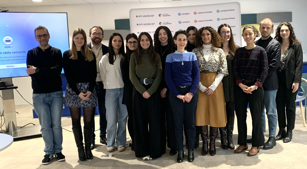 Photo des étudiants du master 2 Communication et sociologie du   droit et de la justice lors de la rencontre avec la société LAMY