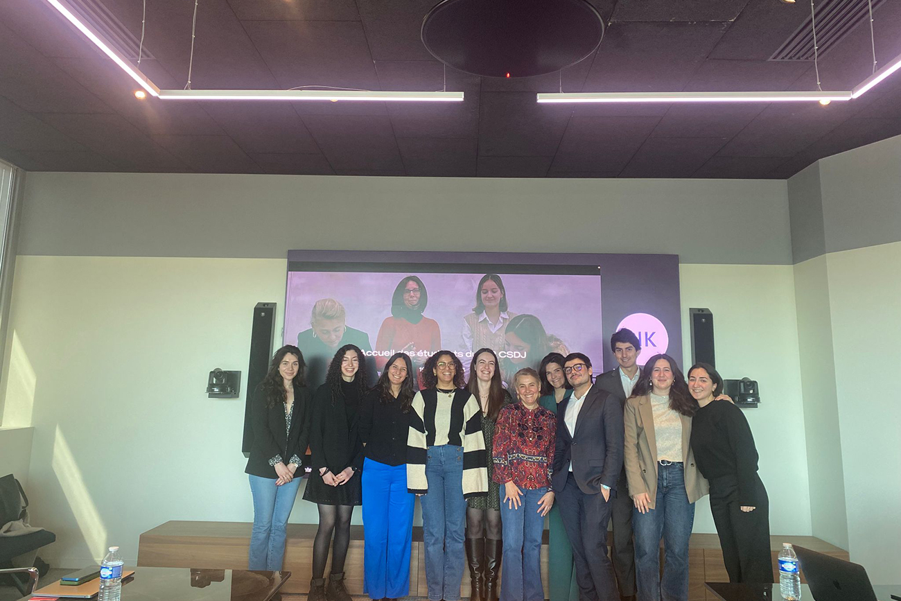 Photo des étudiants du master 2 Communication et sociologie du droit et de la justice lors de la visite chez havas legal litigation Photo des étudiants du master 2 Communication et sociologie du droit et de la justice lors de la visite chez havas legal litigation