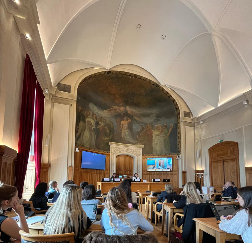 Photo de la conférene annuelle du master 2 CSDJ