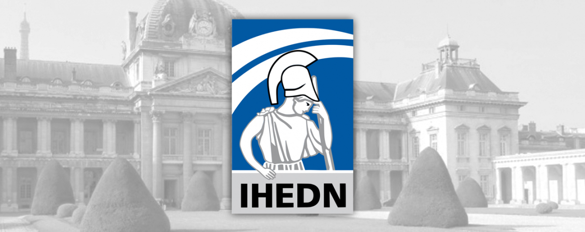 Logo de l'IHEDN sur photo du bâtiment de l'institut