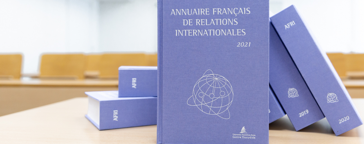 AFRI Annuaire français de relations internationales 2021 Jean-Vincent Holeindre Julian Fernandes Covid multilatéralisme